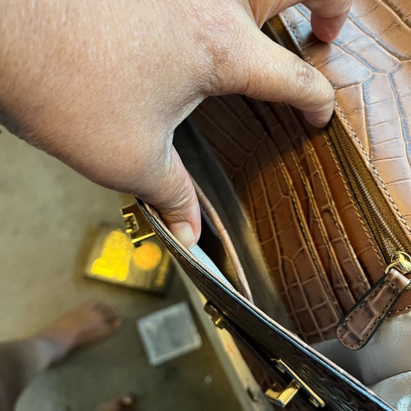 Michael kors clutch, shoulder or crossbody bag genuine cowhide worn once - Picture 3 of 4